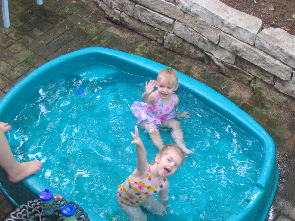 2006_06_21 Jane and Cate in pool.jpg